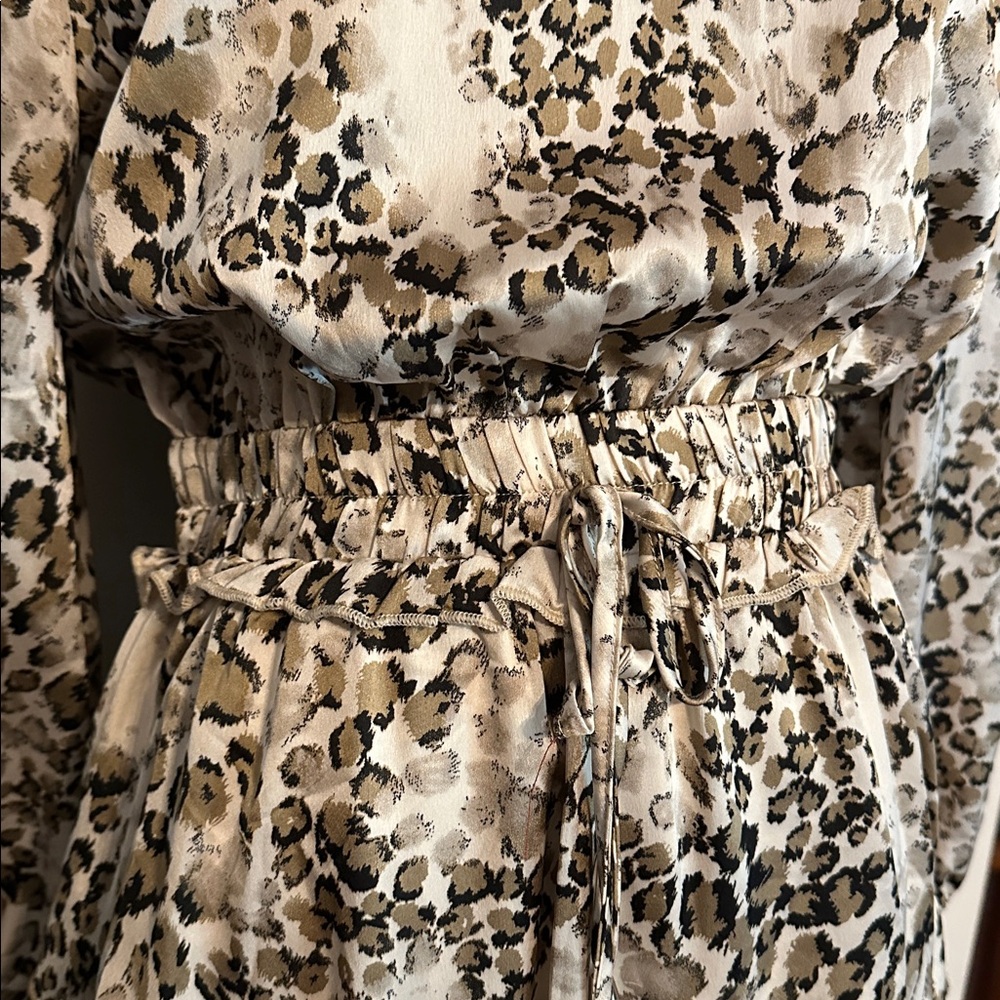 Main Strip Animal Print Long Sleeve mini M ruffled elastic cuffs rayon romper - Picture 4 of 15